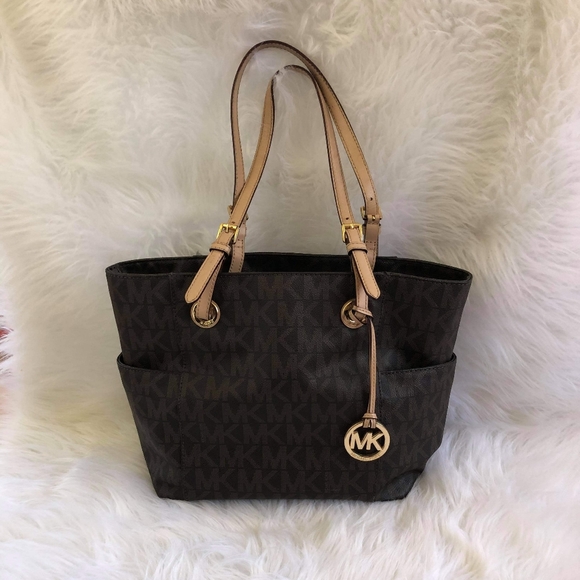 Michael Kors Handbags - ⚜Michael Kors Signature Shoulder Tote Bag⚜